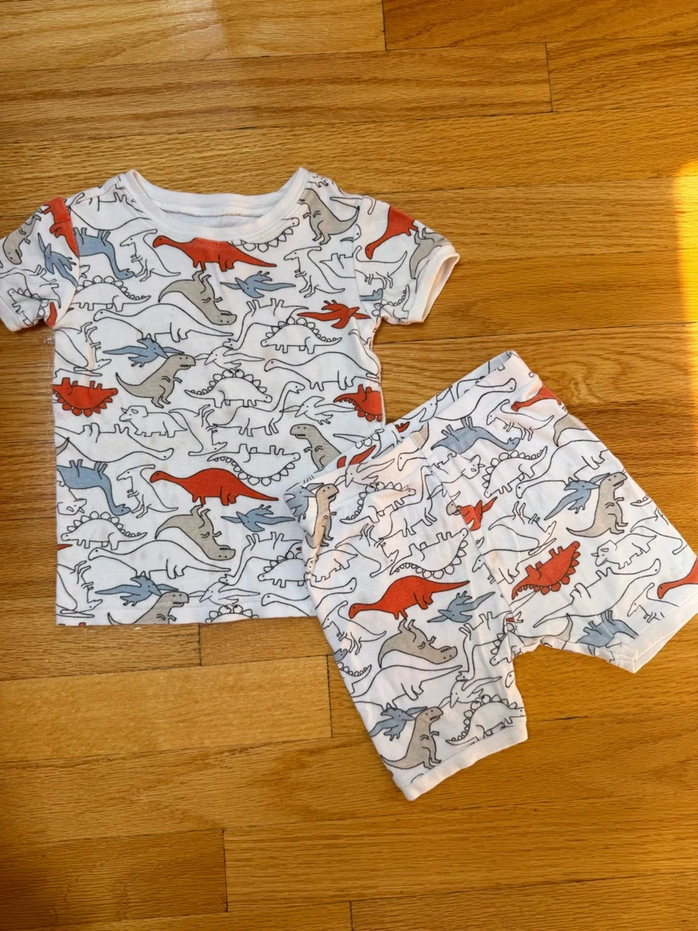 GAP White Short Sleeve Dinosaur Pajama Set with Red, Blue, and Gray Dinosaurs